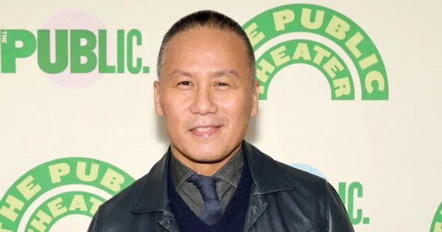 Lei e Ordem: BD Wong da SVU pede desculpas pela piada racista: 'Eu sei melhor'
| cinetotal.com.br