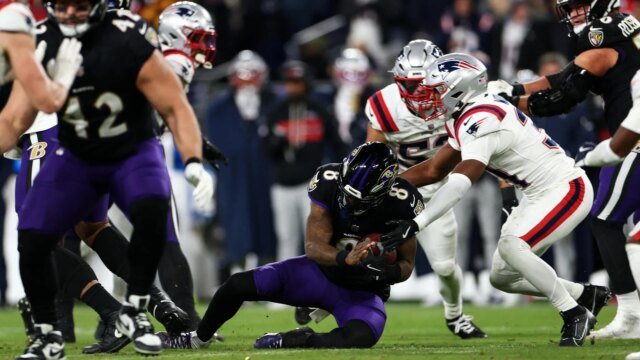 Lesão de Lamar Jackson: quarterback estrela dos Ravens sai com lesão nas costas, descartado
| cinetotal.com.br