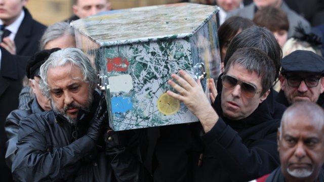 Liam Gallagher e Ian Brown homenageiam o 'irmão' Gary 'Mani' Mounfield no funeral em Manchester
| cinetotal.com.br