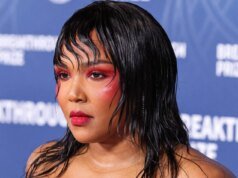 Lizzo grita ‘cuide da sua vida’ para body shamers depois de ‘piadas idiotas’
| cinetotal.com.br Lizzo grita ‘cuide da sua vida’ para body shamers depois de ‘piadas idiotas’
| cinetotal.com.br