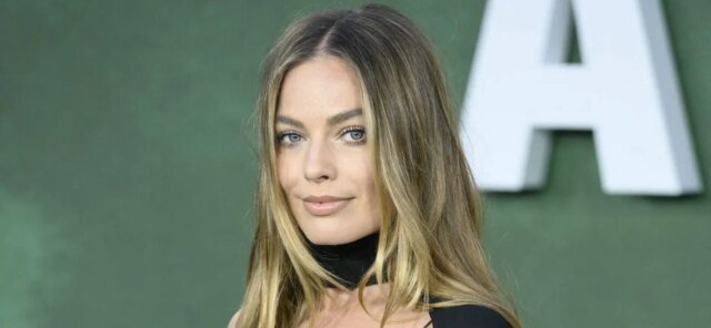 Margot Robbie fala sobre se sentir 'fraca nos joelhos' enquanto Margot Robbie fala sobre se sentir 'fraca nos joelhos' enquanto filma cenas íntimas em novo filme
| cinetotal.com.br