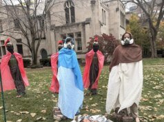 Menino Jesus amarrado com zíper, guardado por agentes do ICE no presépio da igreja de Illinois
| cinetotal.com.br Menino Jesus amarrado com zíper, guardado por agentes do ICE no presépio da igreja de Illinois
| cinetotal.com.br