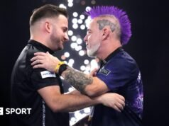 Merk ‘atordoado’ após derrotar a ‘lenda’ Wright no Mundial
| cinetotal.com.br Merk 'atordoado' após derrotar a 'lenda' Wright no Mundial
| cinetotal.com.br