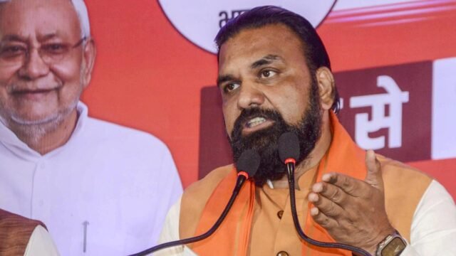 Meu nome é Samrat Choudhary, não uma escavadeira: Bihar Dy CM
| cinetotal.com.br