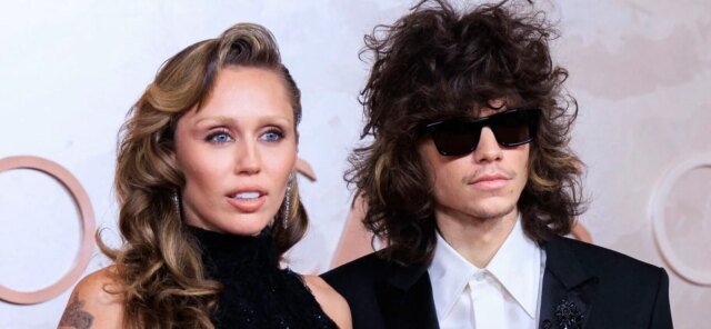 Miley Cyrus revela que o noivo bateu nela em seu Miley Cyrus revela que o noivo bateu nela em seu jogo na história de noivado
| cinetotal.com.br