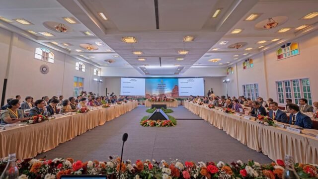 Nirmala enfatiza IA e previsibilidade regulatória para Viksit Bharat
| cinetotal.com.br