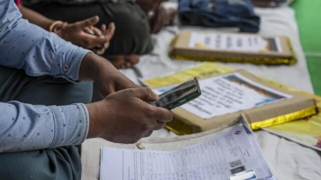 O CEO diz aos BLOs de Bengala Ocidental para verificar novamente os formulários e excluir eleitores mortos ou ausentes até 11 de dezembro
| cinetotal.com.br