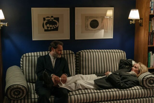 O designer de produção de 'After The Hunt' Stefano Baisi fala sobre a criação de “camadas de história” para combinar com o apartamento de uma “elite acadêmica”
| cinetotal.com.br