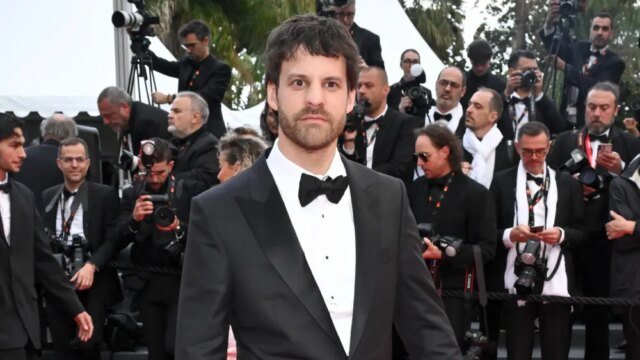 O diretor de 'A Peste', Charlie Polinger, fala sobre como fazer o público se contorcer ao revisitar sua infância e como um filme sobre bullying se desenrola na América de Trump
| cinetotal.com.br