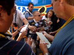 O filho de Mark Martin compartilha um clipe raro de 1989 mostrando a ‘frustração da lenda da NASCAR com a mídia’ antes da primeira vitória na Copa
| cinetotal.com.br O filho de Mark Martin compartilha um clipe raro de 1989 mostrando a 'frustração da lenda da NASCAR com a mídia' antes da primeira vitória na Copa
| cinetotal.com.br