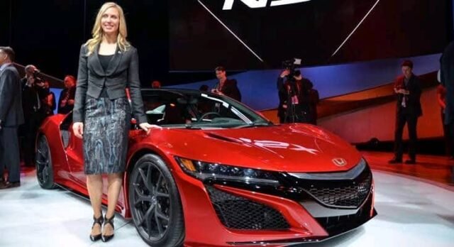 O futuro sobre rodas: um carro-conceito vermelho que redefine a inovação
| cinetotal.com.br