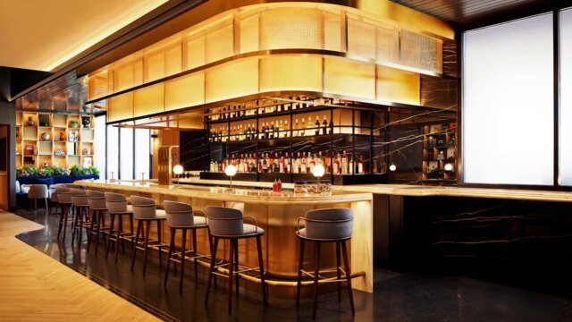 O mais novo Sapphire Lounge do Chase, completo com serviço de champanhe, justifica seu preço de US$ 795
| cinetotal.com.br