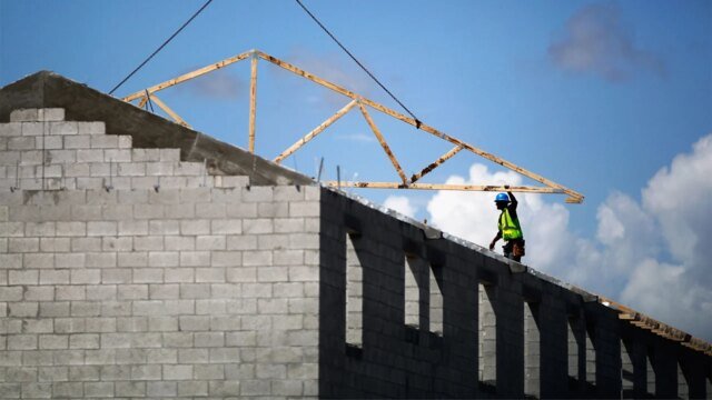 O preço médio das casas da construtora Lennar caiu 21% O preço médio das casas da construtora Lennar caiu 21% em relação ao pico do boom do mercado imobiliário pandêmico
| cinetotal.com.br