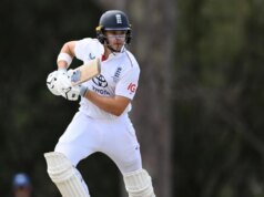 O rebatedor reserva do England Ashes cai barato enquanto os Leões disputam 166 em teste não oficial
| cinetotal.com.br O rebatedor reserva do England Ashes cai barato enquanto os Leões disputam 166 em teste não oficial
| cinetotal.com.br