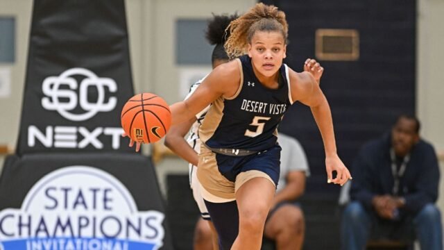 O recruta Top-5 Robinson escolhe Gamecocks de Staley
| cinetotal.com.br