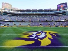 O recruta nº 1, DT Lamar Brown, assina com a LSU
| cinetotal.com.br O recruta nº 1, DT Lamar Brown, assina com a LSU
| cinetotal.com.br