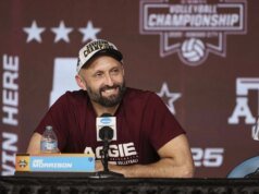 O técnico de vôlei do Texas A&M, Jamie Morrison, compartilha conselhos inspiradores para jogadores após a conquista histórica do título da NCAA
| cinetotal.com.br O técnico de vôlei do Texas A&M, Jamie Morrison, compartilha conselhos inspiradores para jogadores após a conquista histórica do título da NCAA
| cinetotal.com.br