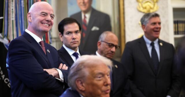 Olhos do mundo do futebol fixos no sorteio da Copa do Mundo de 2026, com Trump presidindo
| cinetotal.com.br