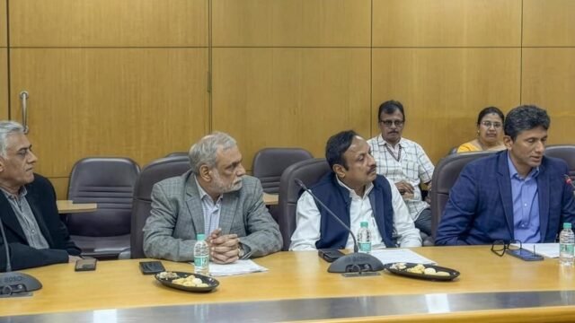 Painel de inspeção para avaliar o Estádio Chinnaswamy para o Troféu Vijay Hazare
| cinetotal.com.br