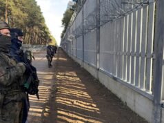 Polónia instala sistema anti-drone na fronteira com a Bielorrússia em meio a crescentes temores de segurança
| cinetotal.com.br Polónia instala sistema anti-drone na fronteira com a Bielorrússia em meio a crescentes temores de segurança
| cinetotal.com.br