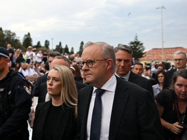 Primeiro-ministro australiano pede desculpas pelo ataque de Bondi e pede leis mais rígidas contra o ódio
| cinetotal.com.br