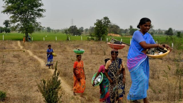 Protestos em Telangana em 27 de dezembro de 28, opondo-se à mudança para substituir MGNREGA por VB-G RAM G: Ministro Seethakka
| cinetotal.com.br