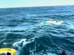 Quatro homens resgatados após barco virar em Perth
| cinetotal.com.br Quatro homens resgatados após barco virar em Perth
| cinetotal.com.br