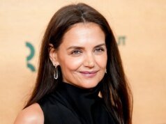 Recrie o look trench coat desleixado e sem esforço de Katie Holmes por US $ 46
| cinetotal.com.br Recrie o look trench coat desleixado e sem esforço de Katie Holmes por US $ 46
| cinetotal.com.br