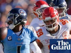 Resumo da NFL: Chiefs caiu para QB3 quando Minshew se machucou na derrota para os Titans
| cinetotal.com.br Resumo da NFL: Chiefs caiu para QB3 quando Minshew se machucou na derrota para os Titans
| cinetotal.com.br