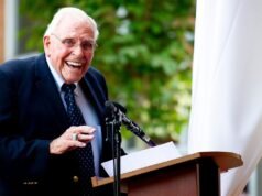 Roy Kramer, comissário da SEC e arquiteto do BCS, morre
| cinetotal.com.br Roy Kramer, comissário da SEC e arquiteto do BCS, morre
| cinetotal.com.br