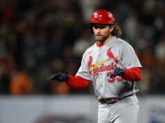 Rumores comerciais da MLB: Brendan Donovan surge como ponto focal da intensificação dos Cardinals, negociações do Red Sox; Reds intensificam negociações com Luis Robert Jr.
| cinetotal.com.br Rumores comerciais da MLB: Brendan Donovan surge como ponto focal da intensificação dos Cardinals, negociações do Red Sox; Reds intensificam negociações com Luis Robert Jr.
| cinetotal.com.br