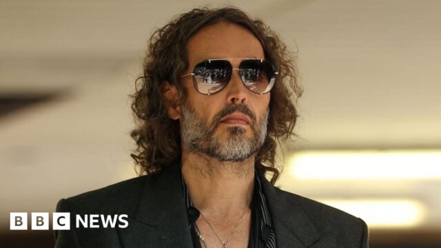 Russell Brand acusado de novos crimes de estupro e agressão sexual
| cinetotal.com.br