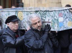 Serviço memorial de Mani atrai realeza musical de Manchester
| cinetotal.com.br Serviço memorial de Mani atrai realeza musical de Manchester
| cinetotal.com.br