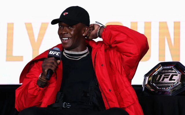 “Seu queixo desapareceu completamente” – Fãs reagem ao acidente hilariante “Seu queixo desapareceu completamente” – Fãs reagem ao acidente hilariante de Israel Adesanya durante um seminário
| cinetotal.com.br