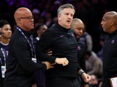 Técnico do Timberwolves multado em US$ 35 mil por briga com dirigentes na vitória sobre o Thunder
| cinetotal.com.br Técnico do Timberwolves multado em US$ 35 mil por briga com dirigentes na vitória sobre o Thunder
| cinetotal.com.br