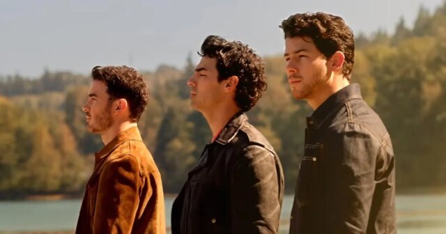 Trailer de "Camp Rock 3" faz homenagem ao personagem de Trailer de "Camp Rock 3" faz homenagem ao personagem de Demi Lovato e mais nostalgia
| cinetotal.com.br