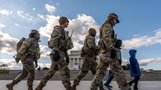 Tribunal de apelações dos EUA permite que a implantação da Tribunal de apelações dos EUA permite que a implantação da Guarda Nacional de Trump em DC continue
| cinetotal.com.br