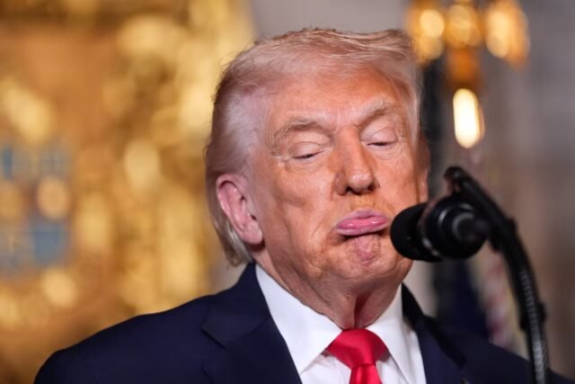 Trump sugere deixar o cargo de presidente e fazer de 'hospedeiro um emprego de tempo integral' enquanto se entusiasma com seu desempenho no Kennedy Center
| cinetotal.com.br