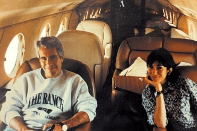 Trump voou no avião de Epstein 'muito mais vezes' do que relatado anteriormente, afirmam e-mails do DOJ no último lançamento de arquivos
| cinetotal.com.br
