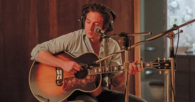 Veja como Jeremy Allen White se tornou Bruce Springsteen em Deliver Me From Nowhere | Exclusivo
| cinetotal.com.br