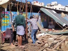 Vendedores do mercado de flores se opõem à ação de despejo em antigo ponto de ônibus; polícia garante bom funcionamento
| cinetotal.com.br Vendedores do mercado de flores se opõem à ação de despejo em antigo ponto de ônibus; polícia garante bom funcionamento
| cinetotal.com.br