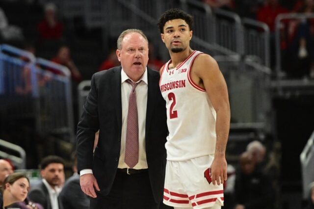 Wisconsin usa profundidade para derrubar a difícil região central de Michigan
| cinetotal.com.br