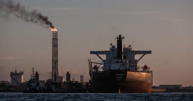 Empresas petrolíferas dizem que a Venezuela lhes deve bilhões por Empresas petrolíferas dizem que a Venezuela lhes deve bilhões por investimentos anteriores
| cinetotal.com.br